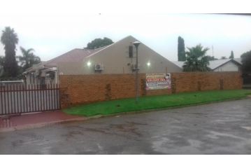 Sir Pinto Guesthouse Guest house, Witbank - 4