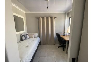 Sixth Avenue Residence (Halaal Accommodation) Apartment, Cape Town - 1