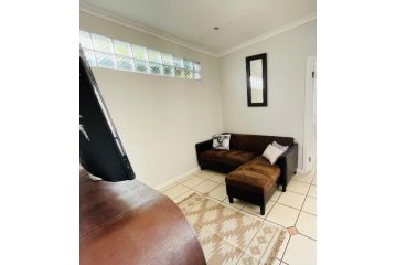 Sixth Avenue Residence (Halaal Accommodation) Apartment, Cape Town - 2