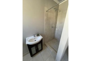 Sixth Avenue Residence (Halaal Accommodation) Apartment, Cape Town - 4