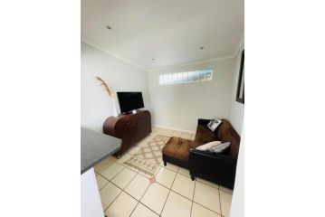 Sixth Avenue Residence (Halaal Accommodation) Apartment, Cape Town - 5