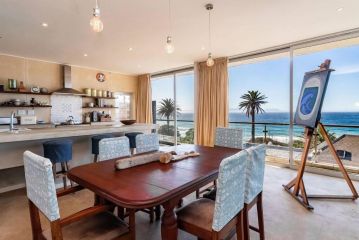 Skye Home in overlooking stunning False Bay in St James, Cape Town Guest house, Cape Town - 4