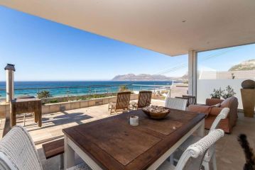 Skye Home in overlooking stunning False Bay in St James, Cape Town Guest house, Cape Town - 1