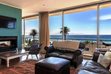 Skye Home in overlooking stunning False Bay in St James, Cape Town Guest house, Cape Town - 2
