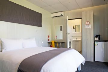 SleepOver Komatipoort Hotel, Komatipoort - 1
