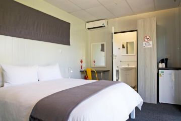 SleepOver Orpen Gate Hotel, Acornhoek - 2