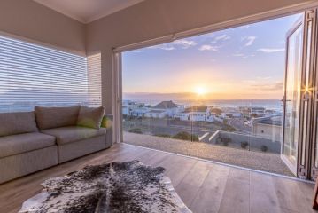 Small Bay Beach Suites Apartment, Cape Town - 2