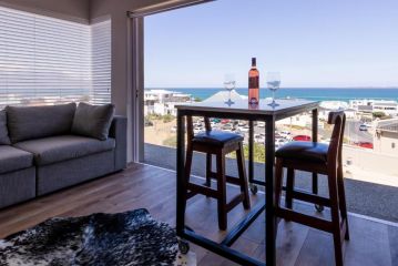 Small Bay Beach Suites Apartment, Cape Town - 4