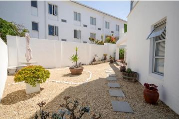 Small Bay Guest house, Bloubergstrand - 4
