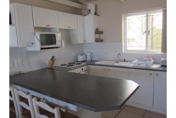 Point Village Accommodation - Snowdove Guest house, Mossel Bay - 5