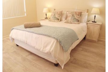 Point Village Accommodation - Snowdove Guest house, Mossel Bay - 3