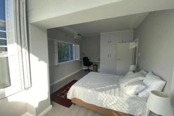 Spacious 1 Bedroom Apartment in Claremont with Great Views Apartment, Cape Town - 1