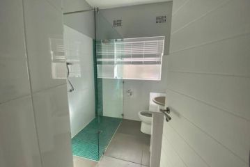 Spacious 1 Bedroom Apartment in Claremont with Great Views Apartment, Cape Town - 5