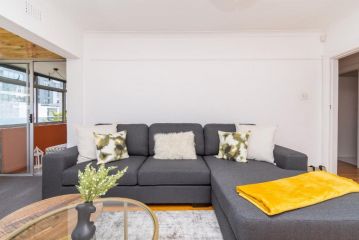 Spacious 2 Bed Green Point Apartment, Cape Town - 3