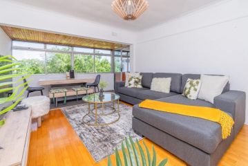 Spacious 2 Bed Green Point Apartment, Cape Town - 1