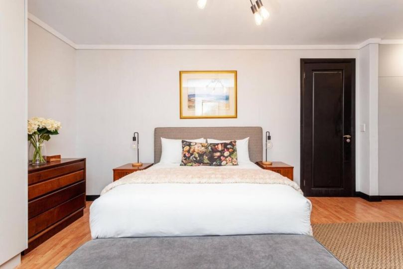 Spacious 2 Bed in the Heart of the City Apartment, Cape Town - imaginea 7