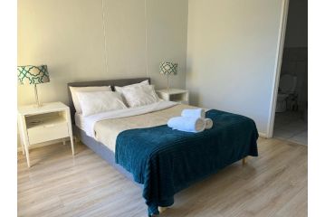 Spacious 2 bedroom apartment next to Canal walk with gym and pools Apartment, Cape Town - 5