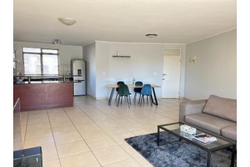 Spacious 2 bedroom apartment next to Canal walk with gym and pools Apartment, Cape Town - 3