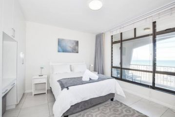 Spacious 3 Bedroom Apartment - On the Beach WS Apartment, Cape Town - 1