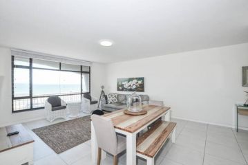 Spacious 3 Bedroom Apartment - On the Beach WS Apartment, Cape Town - 2