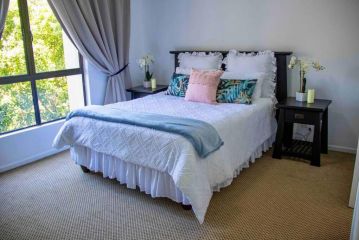 Spacious 3-bedroom apartment with canal view Apartment, Cape Town - 4