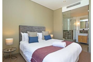 Spacious 3 Bedroom Family Apartment In Cape Town Apartment, Cape Town - 3