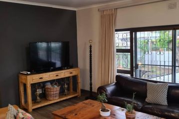 Spacious 5 bedroom family house with pool and view Guest house, Paarl - 5