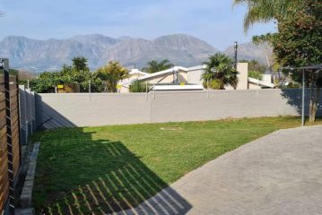 Spacious 5 bedroom family house with pool and view Guest house, Paarl - 3
