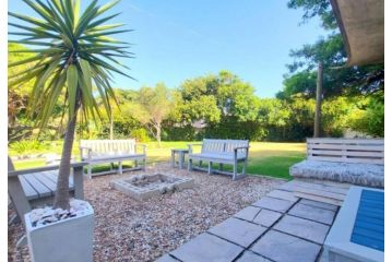 Spacious & peaceful home with a great big garden! Guest house, Hermanus - 2