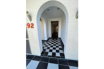 Safi Holiday Home 4bedroom Guest house, East London - 4