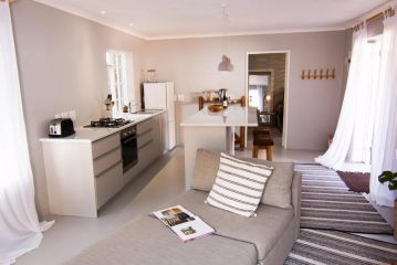 Spacious and light Kalk Bay Garden Apartment, Kalk Bay - 4