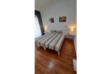 Spacious and Stylish Double Room Guest house, Cape Town - 2