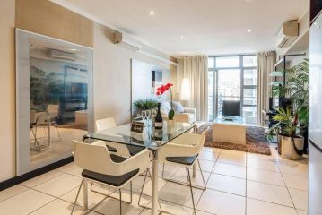 Spacious Apartment in CBD Pool & Parking perfect for the corporate traveller Apartment, Cape Town - 3