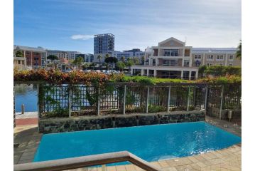 Spacious Apartment Waterfront Fast WIFI Apartment, Cape Town - 4