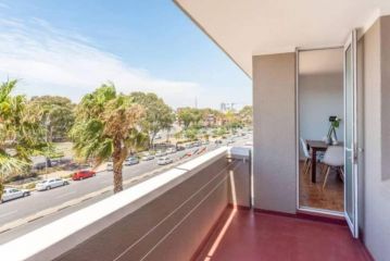Spacious, Deluxe 3 Bed Green Point Apartment, Cape Town - 5