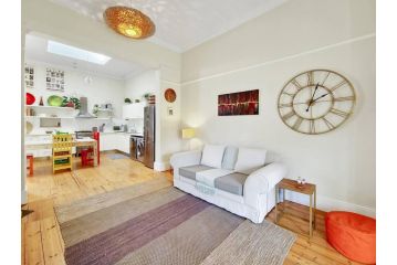 Spacious Family Home in Woodstock! Guest house, Cape Town - 2