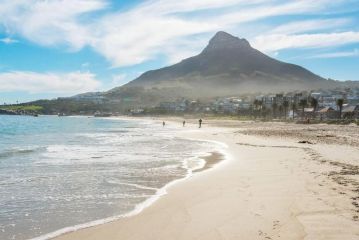 Spacious, Sea Side Apartment w/ Balcony Apartment, Cape Town - 1