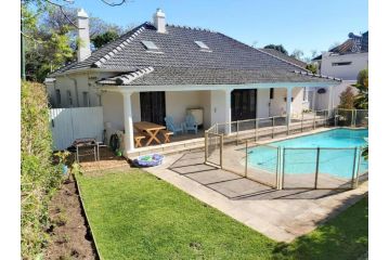 Spacious sun filled home with a pool.. Guest house, Cape Town - 2