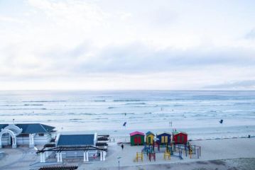 Spacious Surfers Corner Beach Apartment, Cape Town - 2