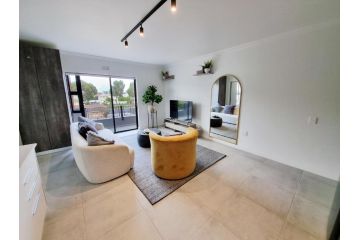 Spectacular Apartment With Deck Braai and Parking Apartment, Cape Town - 3