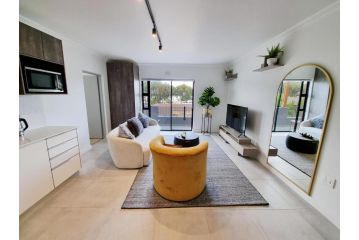 Spectacular Apartment With Deck Braai and Parking Apartment, Cape Town - 4