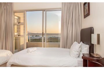 Spectacular Beachfront Apartment 3 Bedroom C101 Sea Spray Apartment, Cape Town - 5