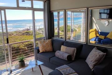 Spectacular beachfront views of Table Mountain Apartment, Cape Town - 2