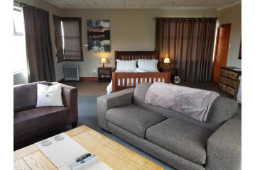 Stay@67 Apartments - Dullstroom Apartment, Dullstroom - 2