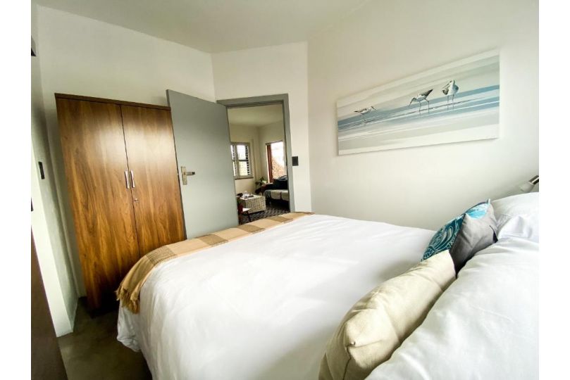 Stay On Main Plett - Contemporary 2-Bedroom Apartment, Plettenberg Bay - imaginea 6