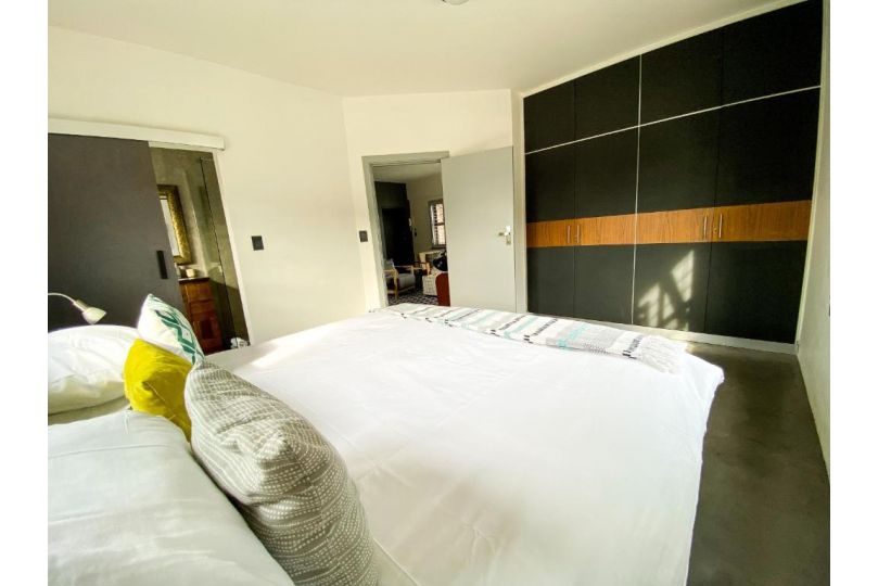 Stay On Main Plett - Contemporary 2-Bedroom Apartment, Plettenberg Bay - imaginea 9