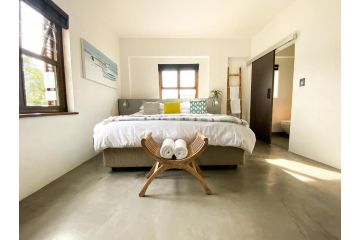 Stay On Main Plett - Contemporary 2-Bedroom Apartment, Plettenberg Bay - 1