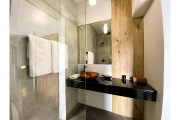 Stay On Main Plett - Contemporary 2-Bedroom Apartment, Plettenberg Bay - 4