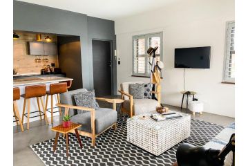 Stay On Main Plett - Contemporary 2-Bedroom Apartment, Plettenberg Bay - 2
