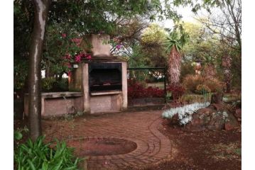 Stone Hounds Lodge Hotel, Magaliesburg - 4